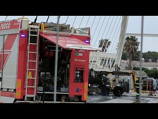 mazara-ponte-arena-a-fuoco-mezzo-allinterno-del-cantiere-dei-lavori