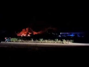 castelvetrano/maxi-incendio-presso-lautodemolizione-crescente-di-castelvetrano