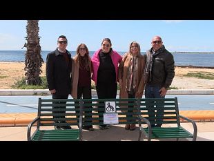 mazara-donate-al-comune-due-panchine-per-disabili-da-azienda-sostenitrice-della-festa-del-pane-e-della-pasta