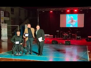 mazara-al-palazzetto-levento-senza-barriere-natale-con-il-sole