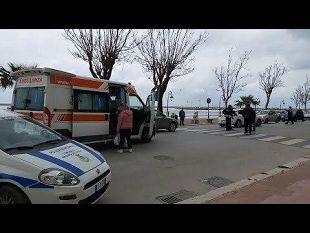 investiti-due-pedoni-che-stavano-attraversando-le-strisce-pedonali