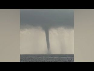 mazara-tromba-marina-nelle-acque-antistanti-il-lungomare-video-in-esclusiva