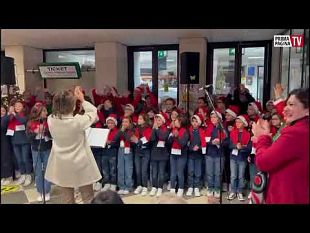 buon-natale-da-primapagina-castelvetrano-con-il-coro-doremi-della-scuola-di-matteo