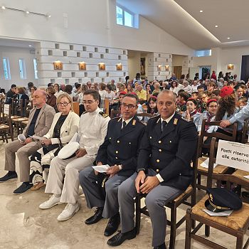 /images/0/4/04-chiesa-san-pietro-celebrazione-avvio-parroco-don-fiorino-3-04102025.jfif