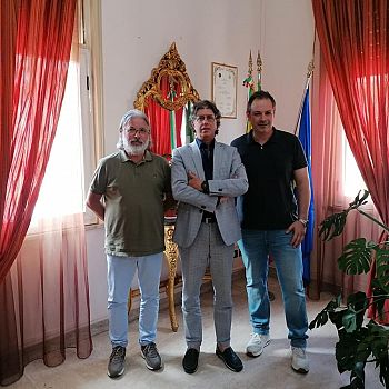 /images/1/1/11-giuseppebiancogiuseppecastiglioneleonardobascio-sindaco-incontra-nuovi-consiglieri-comunali-19-06-2023.jpg