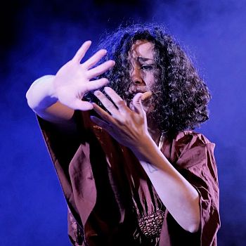 /images/1/3/13-medea-mani.jpg