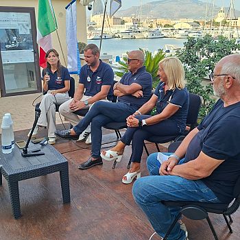 /images/1/6/16-conferenza-stampa-querida.jpeg