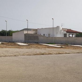 /images/1/9/19-parcheggio-mandina.jpg