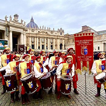 /images/3/0/30-corteo-roma4.jpg