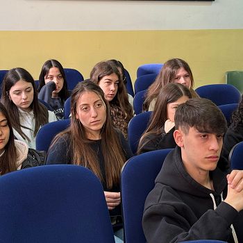 /images/4/7/47-conclusione-progetto-pcto-liceali-online--liceo-adria-ballatore-10042025-3.jfif