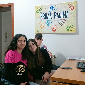 /images/5/4/54-liceali-online--da-sx-carlotta-modica--vittoria-castelli-flavia-santospirito-edoardo-catania.jfif