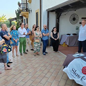 /images/8/3/83-presentazione-guida-slow-extravergini-2025--7-.jpg