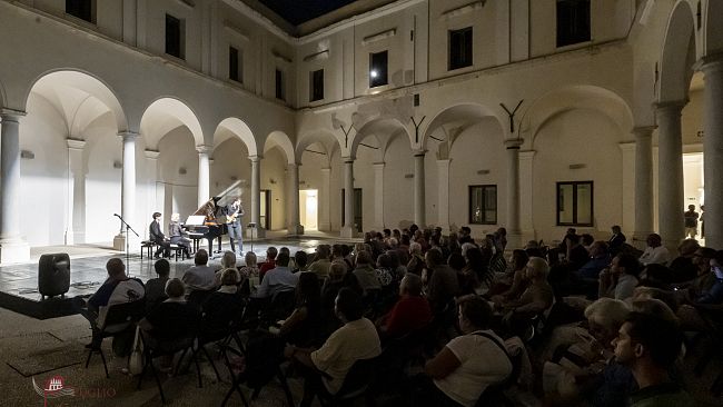A cento anni dalla morte di Erik Satie, il Luglio Musicale Trapanese omaggia il genio eccentrico e innovativo