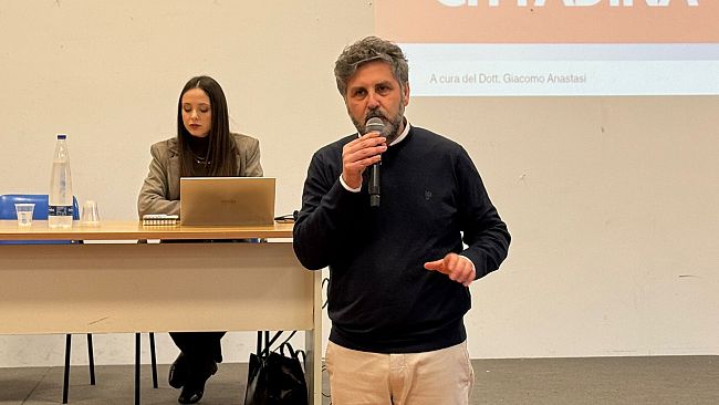 petrosino-sala-gremita-al-polivalente-per-lassemblea-pubblica-con-il-sindaco-anastasi