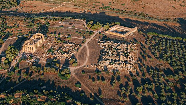 Verranno ricomposte tre colonne del Tempio G del parco archeologico di Selinunte