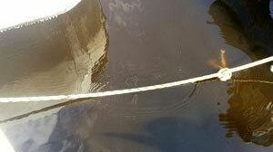 Ancora il mare color del vino davanti il lungomare e nel porto canale. Chi controlla?