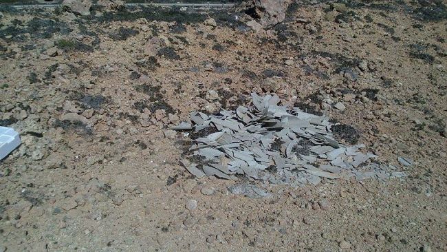 Pericolose lastre di eternit lungo la costa di Boccarena. La segnalazione di una cittadina