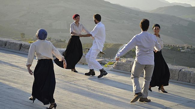 CALATAFIMI SEGESTA – Grande Performance degli Allievi dell’INDA – Spettacolare il lavoro del Compositore Matteo Musumeci