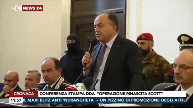 Il “silenzio” sul procuratore anti ‘ndrangheta Gratteri ricorda molto quanto accaduto a Giovanni Falcone.       