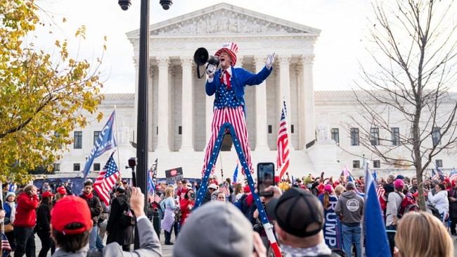 E’ finito il “secolo americano”… Ultimo atto? L’assalto al Congresso da parte degli ultras di Donald Trump (sempre più solo)
