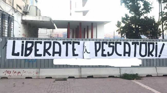 20 parlamentari scrivono a Conte e Di Maio: “Liberare i pescatori sequestrati entro Natale”