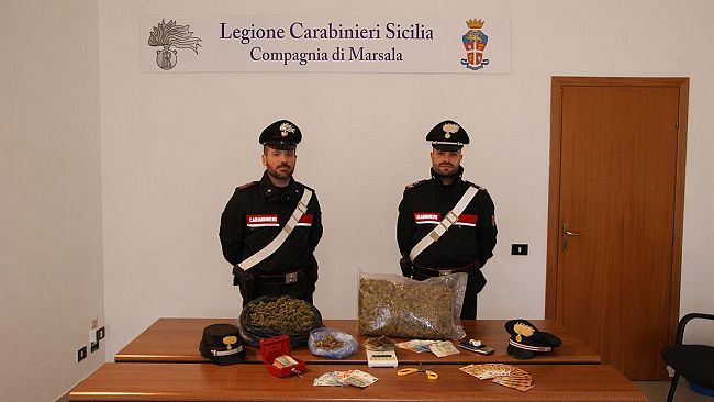 Servizi antidroga dei Carabinieri. Madre e figlio in manette