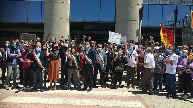 Aeroporto di Trapani: esce Alitalia entra Albastar. Il nuovo volo per Roma entusiasma i partecipanti del flash mob