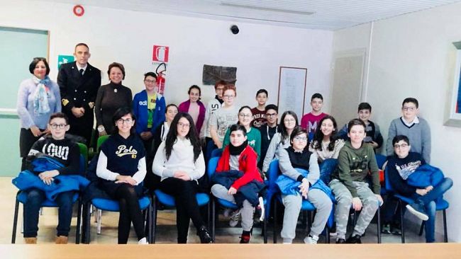 Trapani, studenti in visita alla capitaneria di porto
