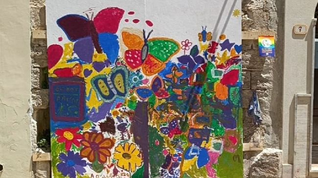 Un arcobaleno di farfalle apre la settimana dell’Egadi Pride