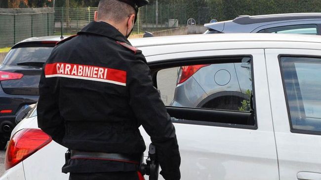 Marsala, arrestato l'uomo che danneggiava i finestrini delle auto in sosta