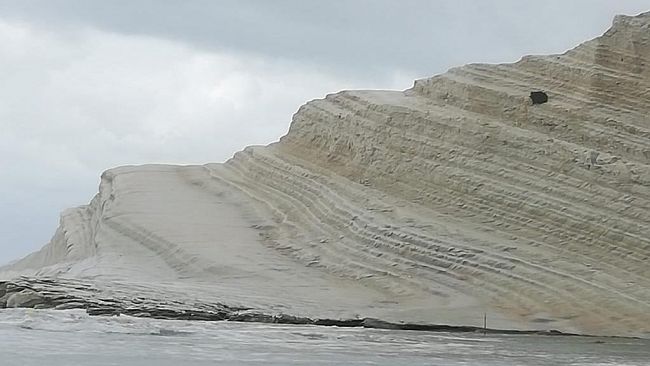 ​Scala dei Turchi: dopo lo sfregio, l'immediato ripristino dei luoghi.