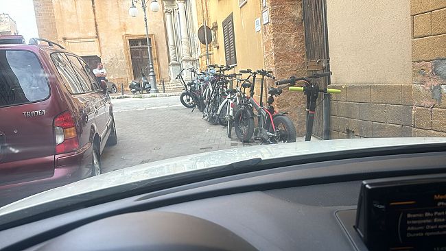 Mazara, bloccata all'ora di punta la via San Francesco. Disagi per i cittadini 