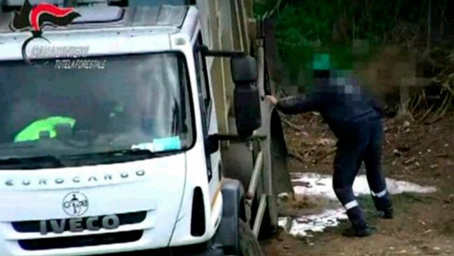 Traffico di rifiuti e inquinamento ambientale, arrestati due dipendenti della Energetikambiente