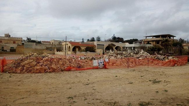 ESCLUSIVO! La GdF sequestra a Triscina l’area di abbancamento degli sfabbricidi realizzata dalla Cogemat