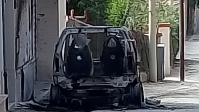Salemi, auto in fiamme in Viale dei Mille. Cause da accertare