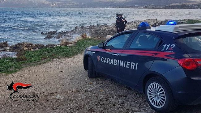 Trapani. Identificato l'uomo che ha gettato in mare migliaia di fogli di carta