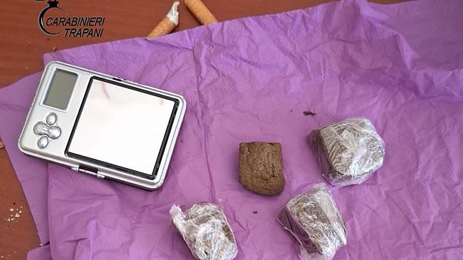 spaccia-mentre-e-ai-domiciliari-arrestato-19enne