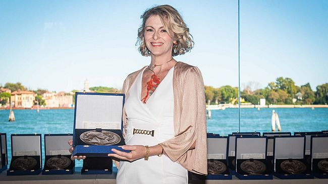 lartista-orafa-di-sciacca-laura-di-giovanna-al-convegno-il-valore-della-figura-femminile-nellalto-artigianato