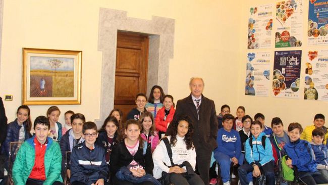 Studenti del “Mazzini” e del Progetto Intercultura in visita al comune.