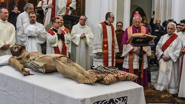 Processione dei Misteri, domani il rito della “Discesa dalla croce”