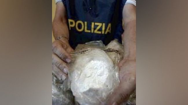  Maxi sequestro della Polizia a Marsala: oltre 4 chili di cocaina ed eroina nel portabagagli, arrestata una donna