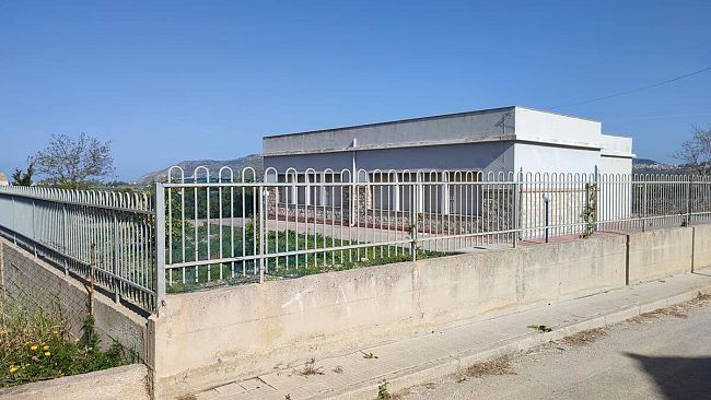 Scuola Mokarta, ricorso in via d'urgenza per il rilascio dell'immobile