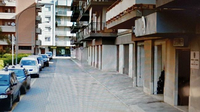 Mazara, cerca di aggredire un carabiniere dopo aver inseguito la moglie con l’acido fino in caserma. Arrestato