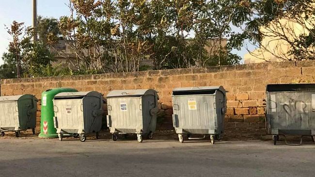 Campobello, Posizionate 8 batterie di cassonetti a Tre Fontane e Torretta Granitola e informazioni ai titolari delle attività commerciali e artigianali