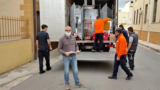Consegnati alla Ruggero Settimo i banchi monoposto