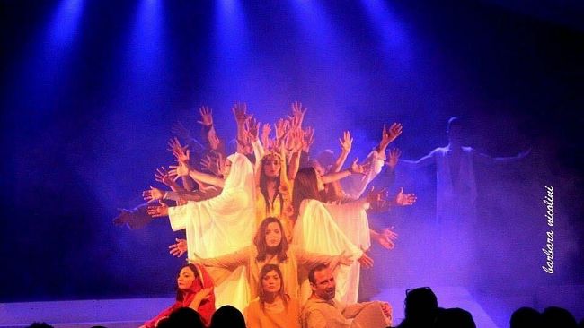 Grande successo di pubblico a Favignana per il Musical “Forza Venite Gente”