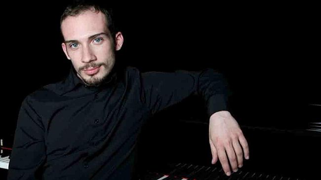 Trapani, “Aimez-Vous la Valse?”, recital solista per pianoforte con Orazio Sciortino