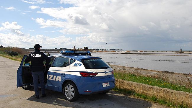Marsala, scoperta festa, arrestata donna per lesioni a pubblico ufficiale