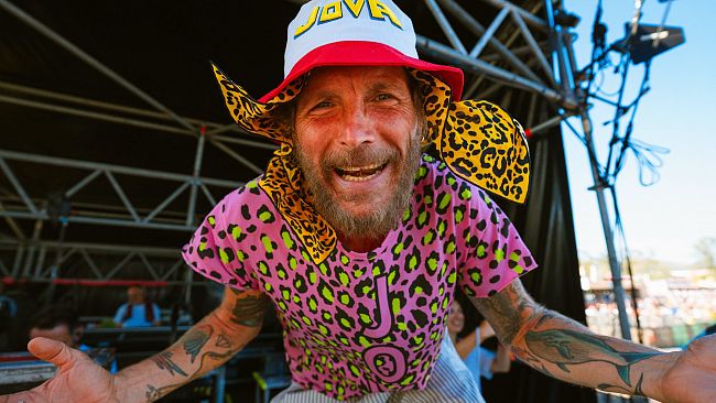 verso-il-jova-summer-party-jovanotti-raggiunge-palermo-in-bicicletta