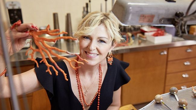 lartista-orafa-di-sciacca-laura-di-giovanna-al-convegno-il-valore-della-figura-femminile-nellalto-artigianato